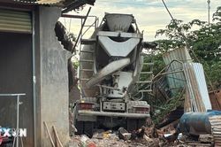 Đồng Nai: Xe bồn mất phanh lao vào nhà dân, hai người thương vong