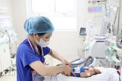Cứu sống trẻ sơ sinh bị ngạt sau sinh bằng kỹ thuật hạ thân nhiệt chỉ huy