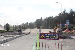Sửa chữa Quốc lộ 24C, bảo đảm an toàn cho tuyến vận tải qua cảng Dung Quất
