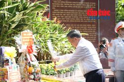 Tổng Bí thư, Chủ tịch nước Tô Lâm dâng hương, kiểm tra công tác tìm kiếm hài cốt liệt sĩ