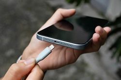 Đây là 4 điều người dùng iPhone nên ngừng làm ngay khi cắm sạc