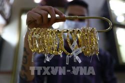 Giá vàng thế giới giảm xuống mức thấp nhất trong hơn 2 tuần