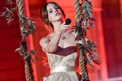 Lana Del Rey thông báo ra mắt hai album