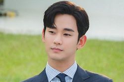 Kim Soo Hyun tái xuất, hơn 40 kịch bản chờ gọi tên