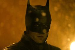 The Batman 2 dời lịch chiếu sang năm 2028 và tung tạo hình gây bão của Robert Pattinson