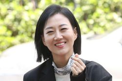 Jang Yoon Jung lần đầu lộ diện sau ồn ào liên quan đến mẹ ruột