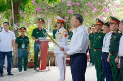 Tổng Bí thư, Chủ tịch nước Tô Lâm tri ân Anh hùng liệt sĩ tại Công viên Lê Thị Riêng