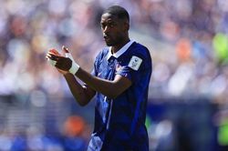 Dembele lên tiếng giữa giờ nghỉ giữa hiệp với Tây Ban Nha, một số cầu thủ Pháp không hài lòng