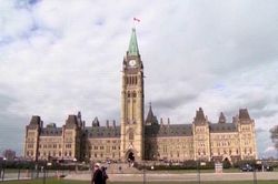 Canada tạm dừng Chương trình đoàn tụ gia đình
