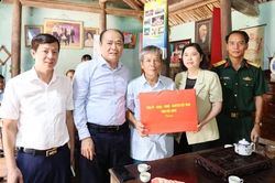 Phó Chủ tịch Thường trực HĐND tỉnh Trần Thị Hằng tri ân người có công tại xã Mỹ Thái và xã Lạng Giang