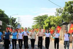 Ra mắt tuyến đường cờ hoa 'Sắc màu phụ nữ Quảng Phú'