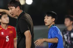 HLV Kim Sang-sik và 'tấm khiên' thép: Triết lý thực dụng cho tham vọng vô địch AFF Cup 2026