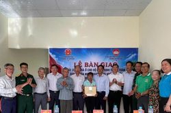 Phường An Nhơn Bắc bàn giao 2 căn nhà cho gia đình chính sách