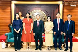 Ph&oacute; Chủ tịch UBND tỉnh Trần H&ograve;a Nam tiếp Tổng L&atilde;nh sự H&agrave; Lan tại TP. Hồ Ch&iacute; Minh