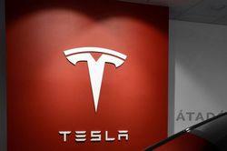 Minh oan cho FSD: Dữ liệu NTSB xác nhận tài xế Tesla đạp lún ga ngay trước vụ tai nạn thảm khốc