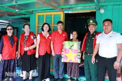 Hội Chữ thập đỏ tỉnh trao quà cho ngư dân nghèo, có hoàn cảnh khó khăn tại Đặc khu Cát Hải (thành phố Hải Phòng)