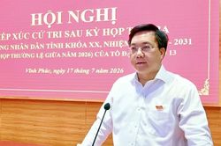 Chủ tịch UBND tỉnh Trần Duy Đông tiếp xúc cử tri sau Kỳ họp thứ Ba