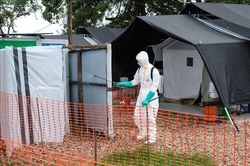 Dịch Ebola: Bệnh nh&acirc;n cuối c&ugrave;ng xuất viện, Uganda đếm ngược đến ng&agrave;y hết dịch