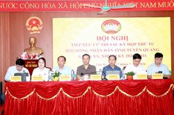 Tổ đại biểu số 2 HĐND tỉnh tiếp x&uacute;c cử tri x&atilde; C&aacute;n Tỷ