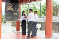 Đoàn công tác Văn phòng Thành ủy Đà Nẵng và Văn phòng Tỉnh ủy Tuyên Quang dâng hương tại Nghĩa trang Liệt sĩ Quốc gia Vị Xuyên