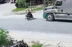 Sang đường sau xe tải, người đi xe máy tử vong sau va chạm
