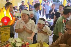 Vụ tai nạn trên cao tốc: Nhói lòng 4 gia đình liền kề cùng chịu tang sau chuyến đi dang dở