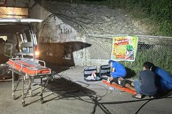 Xuyên đêm cứu nạn vụ xe khách lật trên cao tốc Pháp Vân - Cầu Giẽ
