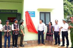 Bàn giao nhà tình nghĩa cho hộ nghèo Cơ tu ở biên giới phía Tây Đà Nẵng