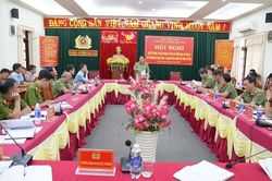 Người lính an ninh Tây Nguyên 'Bốn cùng' với bà con