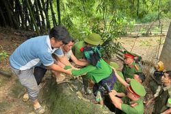 Công an Tuyên Quang kịp thời di dời hộ dân khỏi khu vực sạt lở