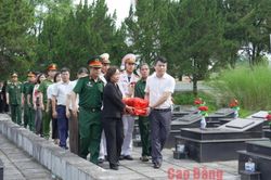 Phường Tân Giang tổ chức lễ truy điệu và an táng hài cốt Liệt sĩ Lý Văn Coóng