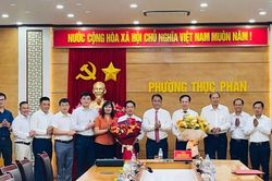 Công bố quyết định điều động, chỉ định đồng chí Vũ Đình Quang giữ chức Bí thư Đảng ủy phường Thục Phán