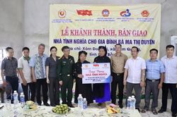 Viện Hỗ trợ pháp lý và Bảo vệ môi trường bàn giao nhà tình nghĩa cho gia đình chính sách tại xã Tam Kim, Nam Quang
