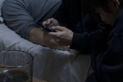 'Nghịch tử' âm thầm nghiền thuốc ngủ pha vào cà phê của bố, mục đích phía sau khiến ai cũng rùng mình