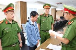 Bắt nguy&ecirc;n chuy&ecirc;n vi&ecirc;n Ph&ograve;ng Gi&aacute;o dục g&acirc;y thiệt hại gần 1,8 tỷ đồng