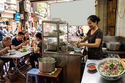 Những bát phở 20.000 - 30.000 đồng hiếm hoi ở Hà Nội giữa tâm 'bão giá'
