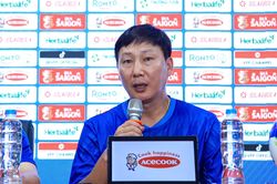 HLV Kim Sang-sik: Quan trọng nhất là phải vượt qua vòng bảng ASEAN Cup