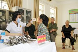 X&atilde; Mỹ Đức: Kh&aacute;m sức khỏe miễn ph&iacute;, tri &acirc;n 400 người c&oacute; c&ocirc;ng