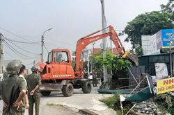 Siết chặt quản lý, xử lý vi phạm đê điều