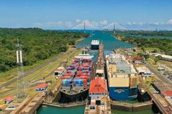 Từ Hormuz nh&igrave;n về Panama
