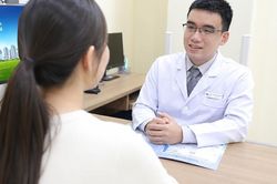 Mất ngủ nhiều ngày sau sinh, người mẹ 26 tuổi loạn thần sau sinh, không nhận con là con ruột