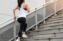 10 phút leo cầu thang hay 30 phút đi bộ, cách nào đốt cháy nhiều calo hơn?