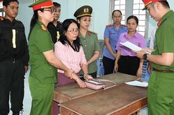 Khởi tố người phụ nữ từng lĩnh 5 năm tù vì tham ô