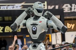 Trung Quốc khai mạc giải MMA robot hình người đầu tiên trên thế giới
