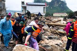 Lai Châu: Cứu hộ thành công 4 người bị mắc kẹt trong lũ quét ở xã Mường Than