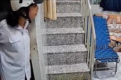 Ông nội qua đời, các cháu vẫn vô thức chào khi đến nhà