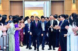 Tháo gỡ điểm nghẽn, khơi thông nguồn lực, thúc đẩy tăng trưởng