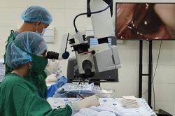 Bệnh viện Mắt Thành phố Hồ Chí Minh phẫu thuật đục thủy tinh thể miễn phí cho đối tượng chính sách