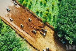 [Ảnh] Tăng tốc thi công cao tốc Dầu Giây-Tân Phú