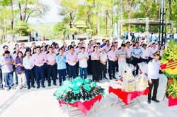 Ngân hàng Chính sách xã hội Việt Nam tri ân các Anh hùng liệt sĩ tại tỉnh Quảng Trị